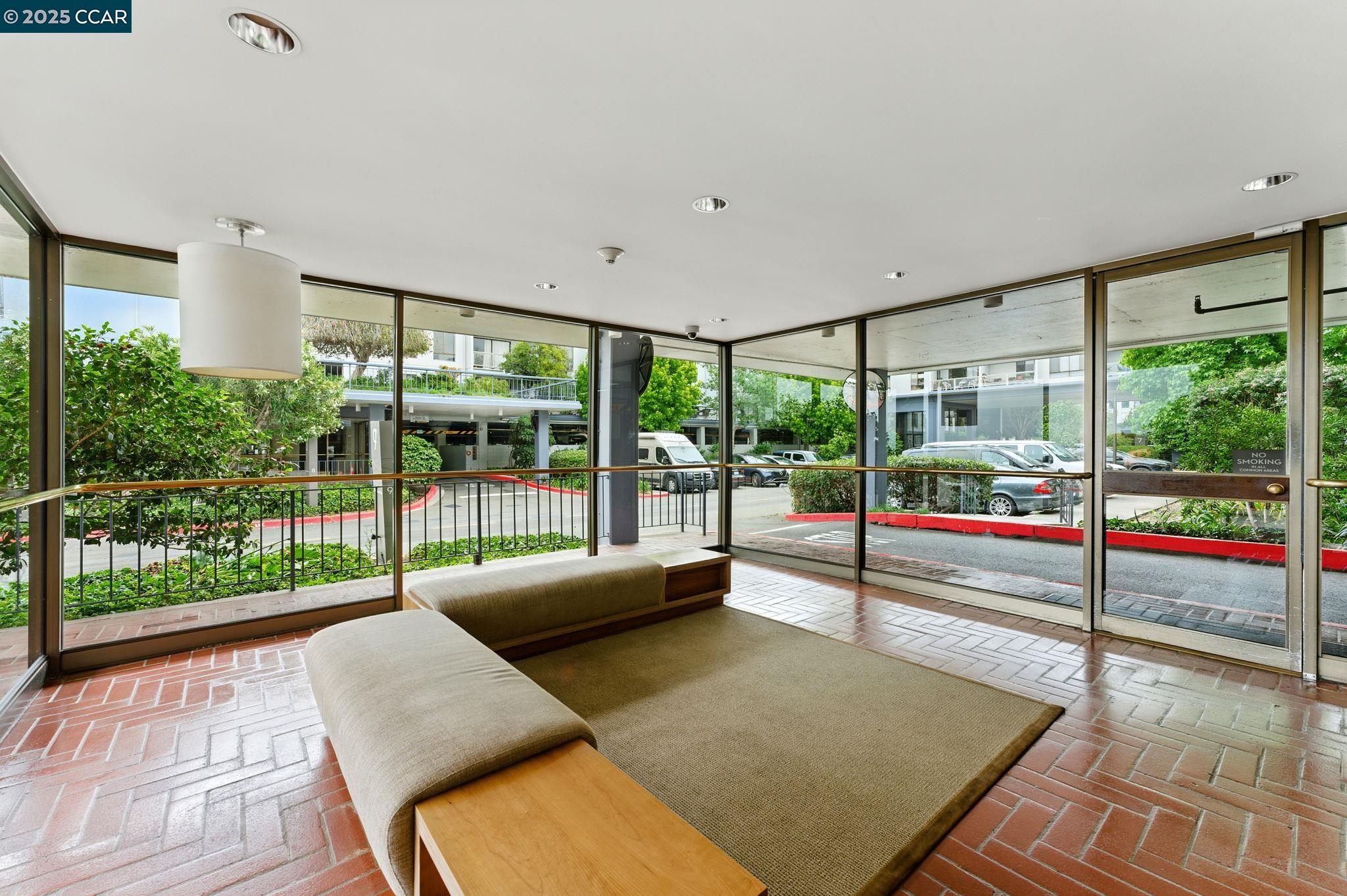 9 Commodore Dr # A208