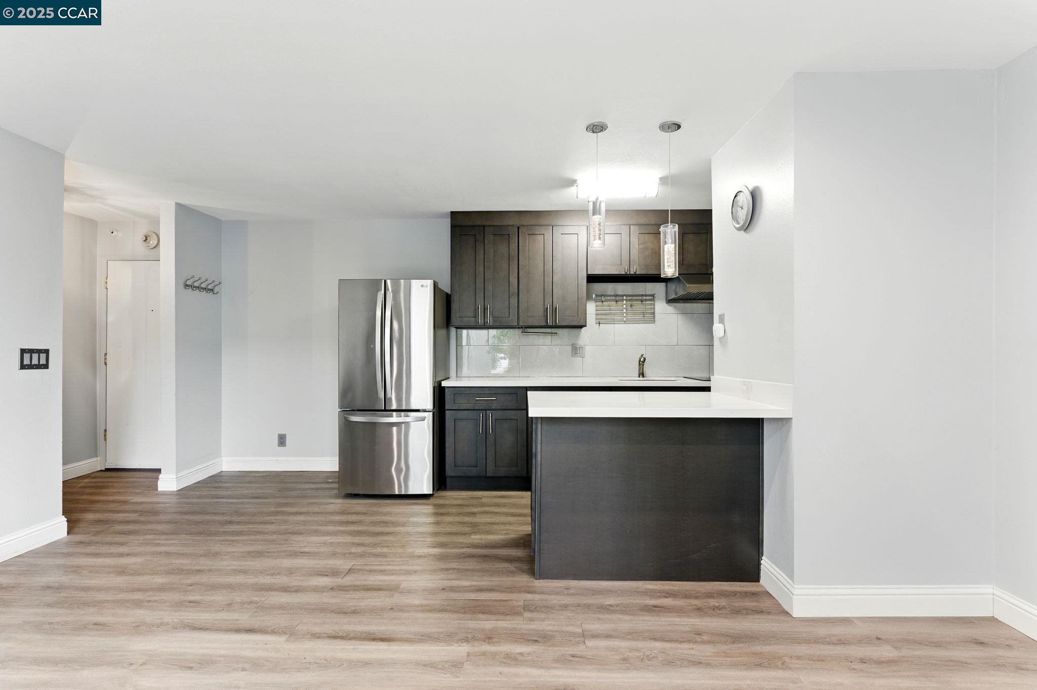 9 Commodore Dr # A208