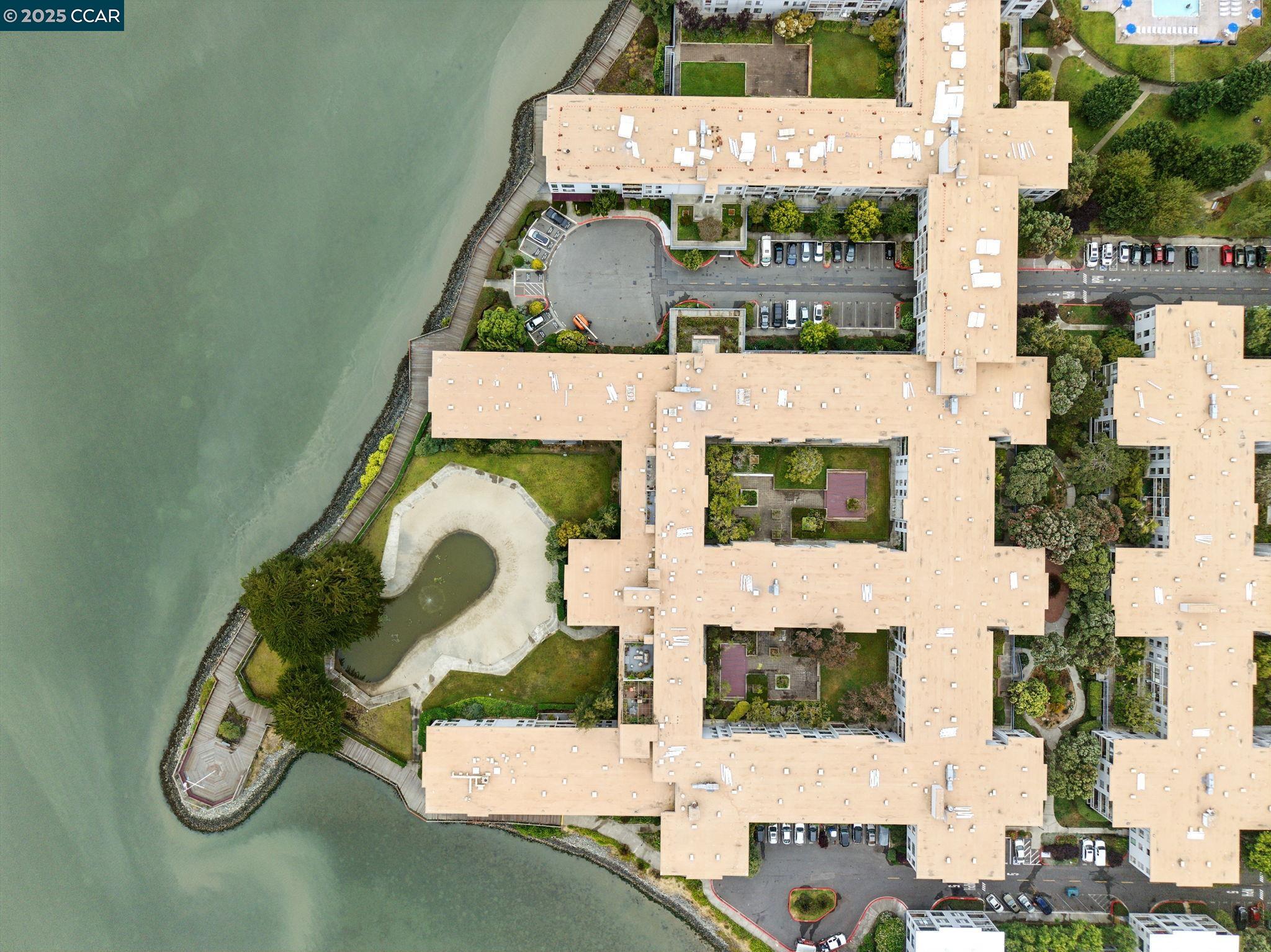 9 Commodore Dr # A208