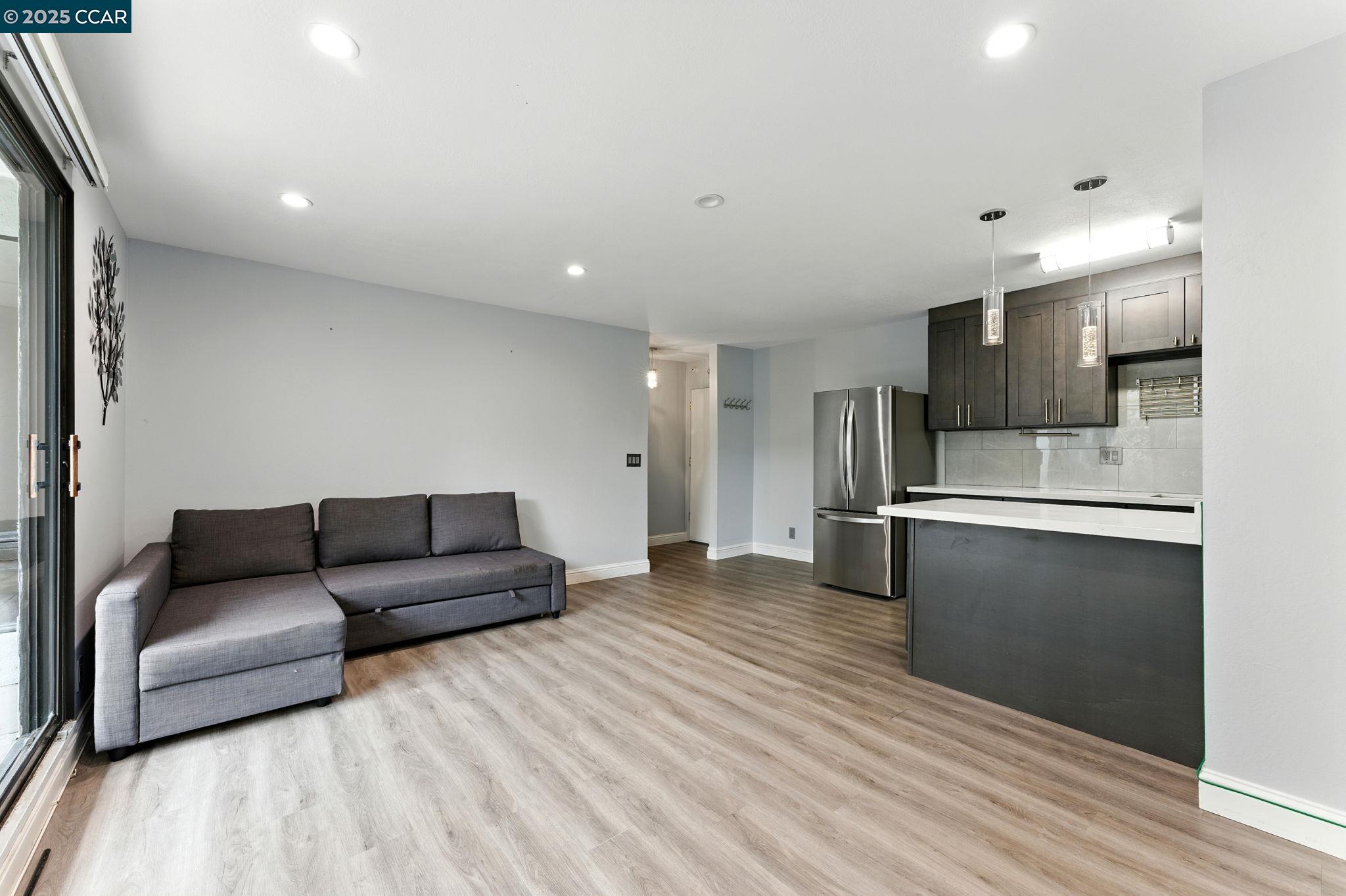 9 Commodore Dr # A208