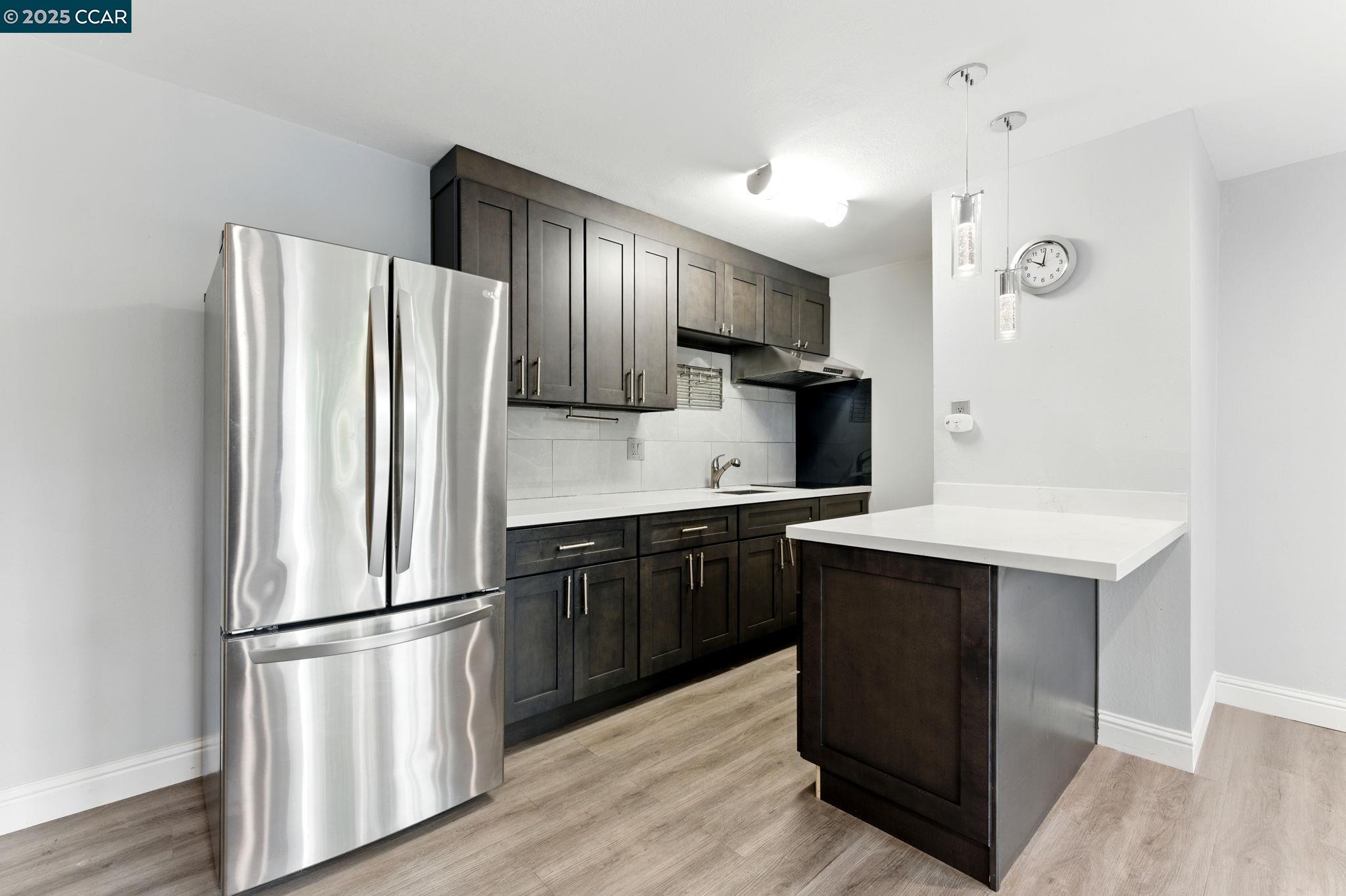 9 Commodore Dr # A208