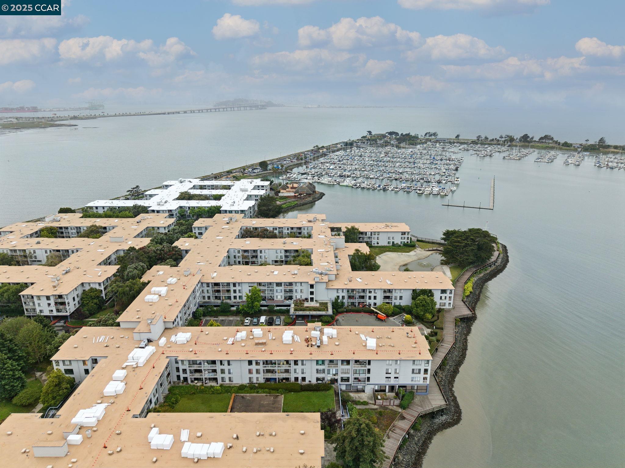 9 Commodore Dr # A208