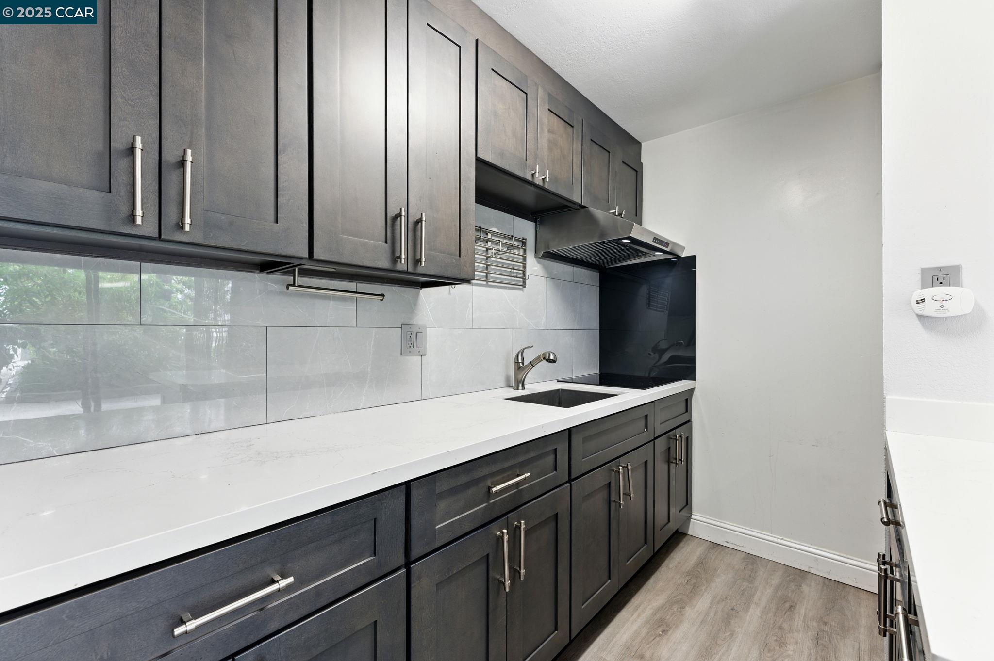 9 Commodore Dr # A208