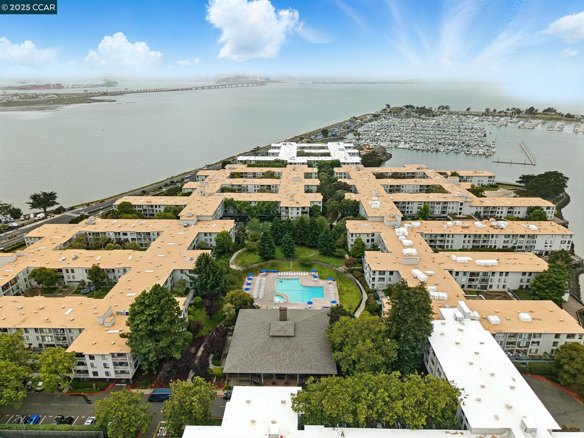 9 Commodore Dr # A208