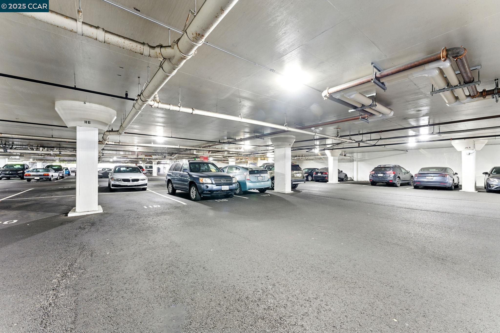 9 Commodore Dr # A208