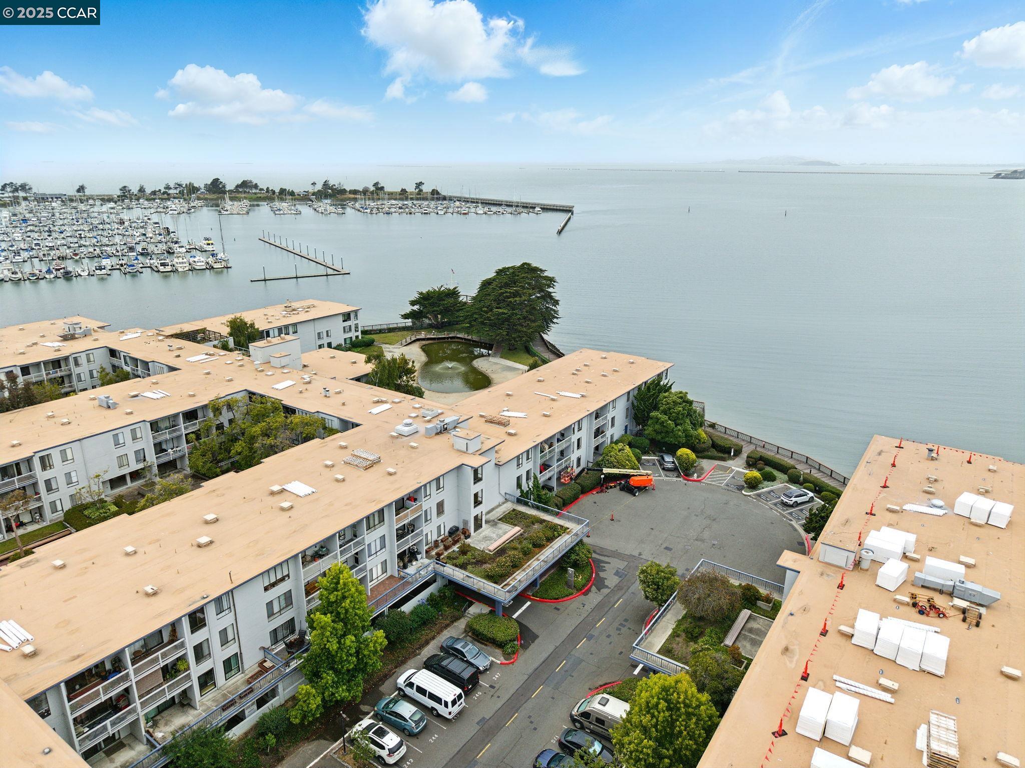 9 Commodore Dr # A208