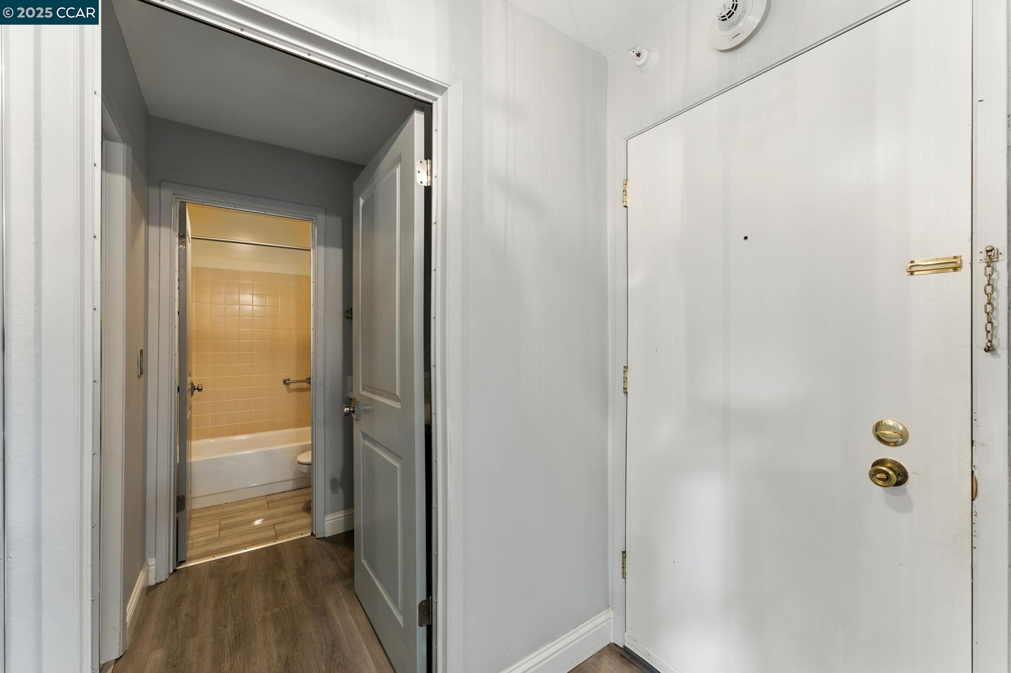 9 Commodore Dr # A208
