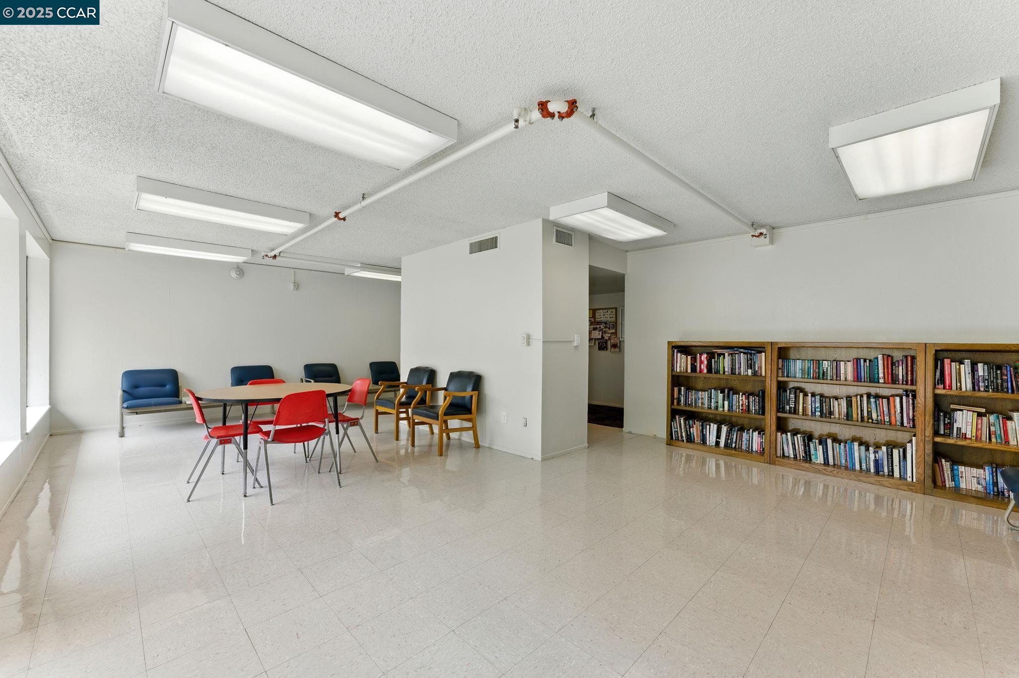 9 Commodore Dr # A208