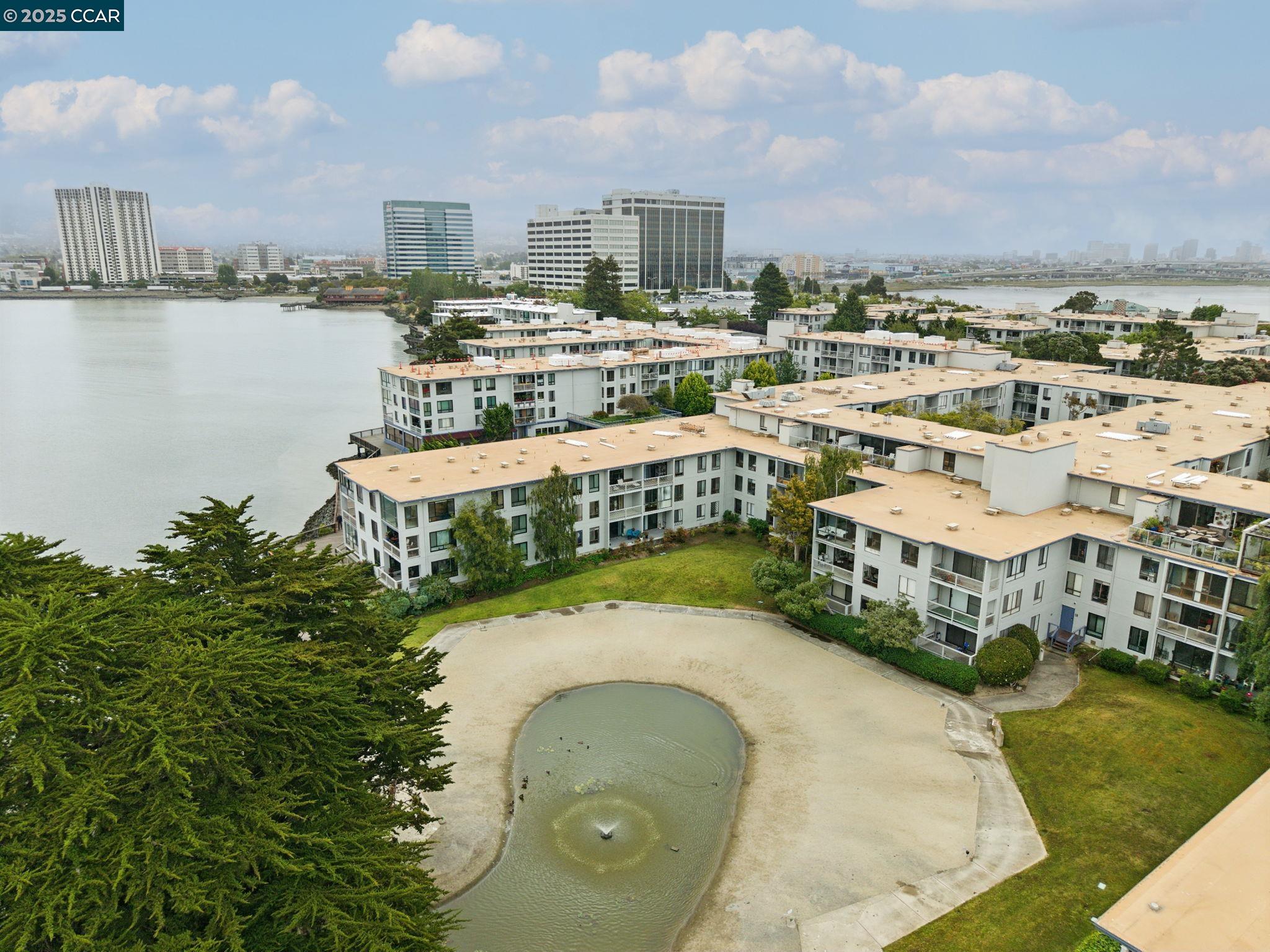9 Commodore Dr # A208