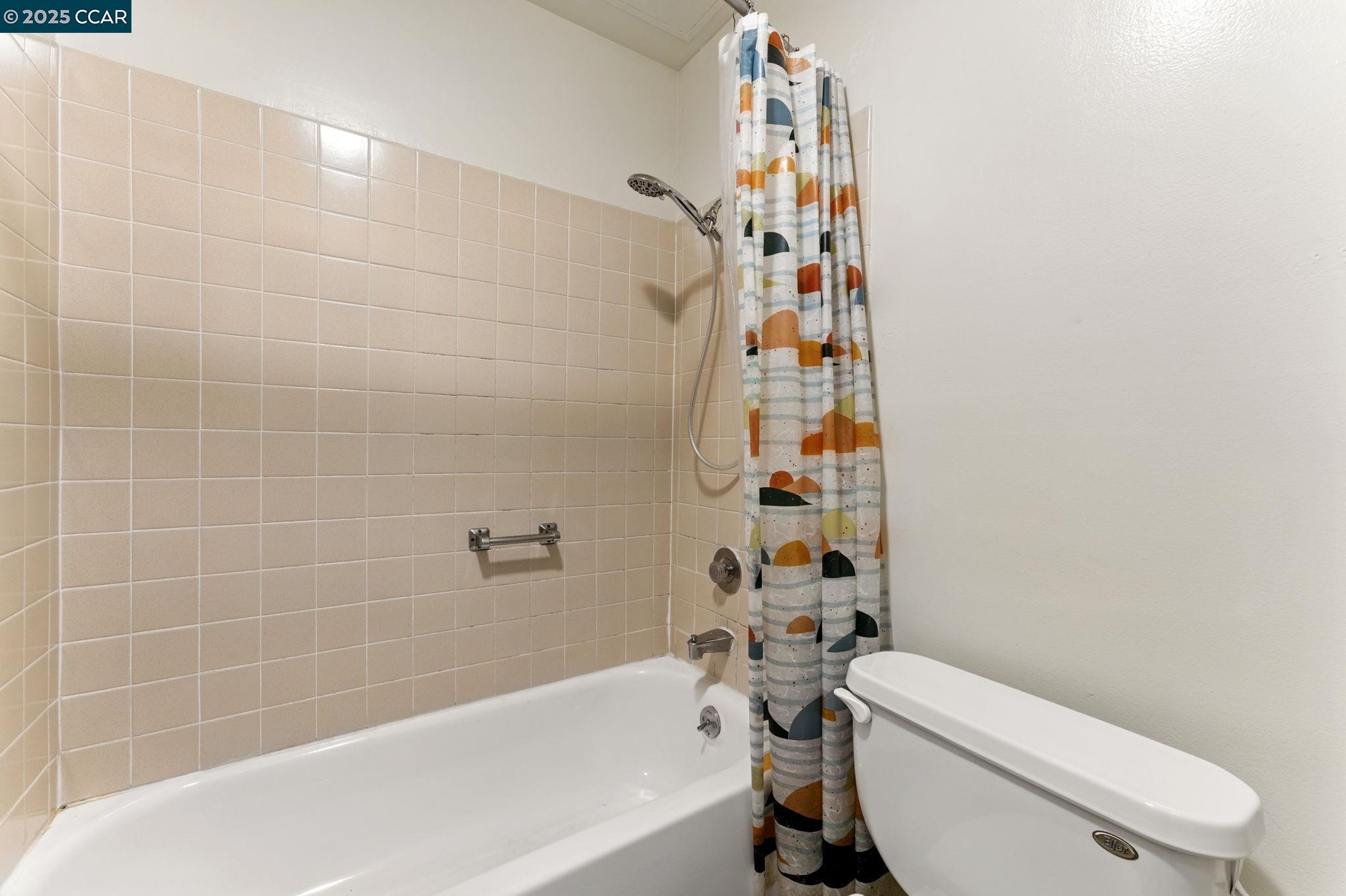 9 Commodore Dr # A208
