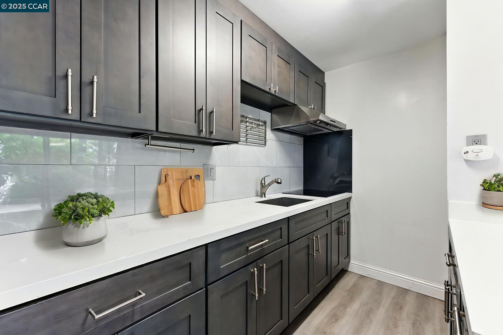 9 Commodore Dr # A208