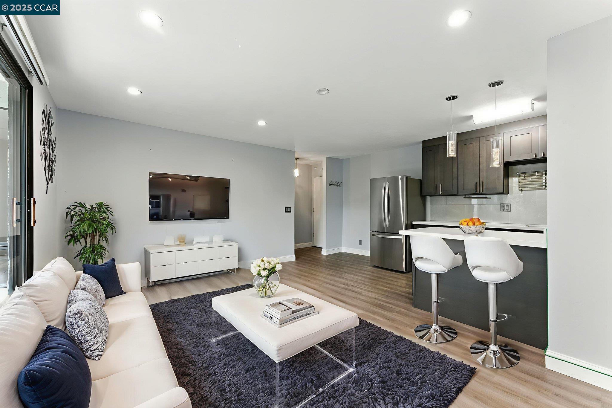 9 Commodore Dr # A208