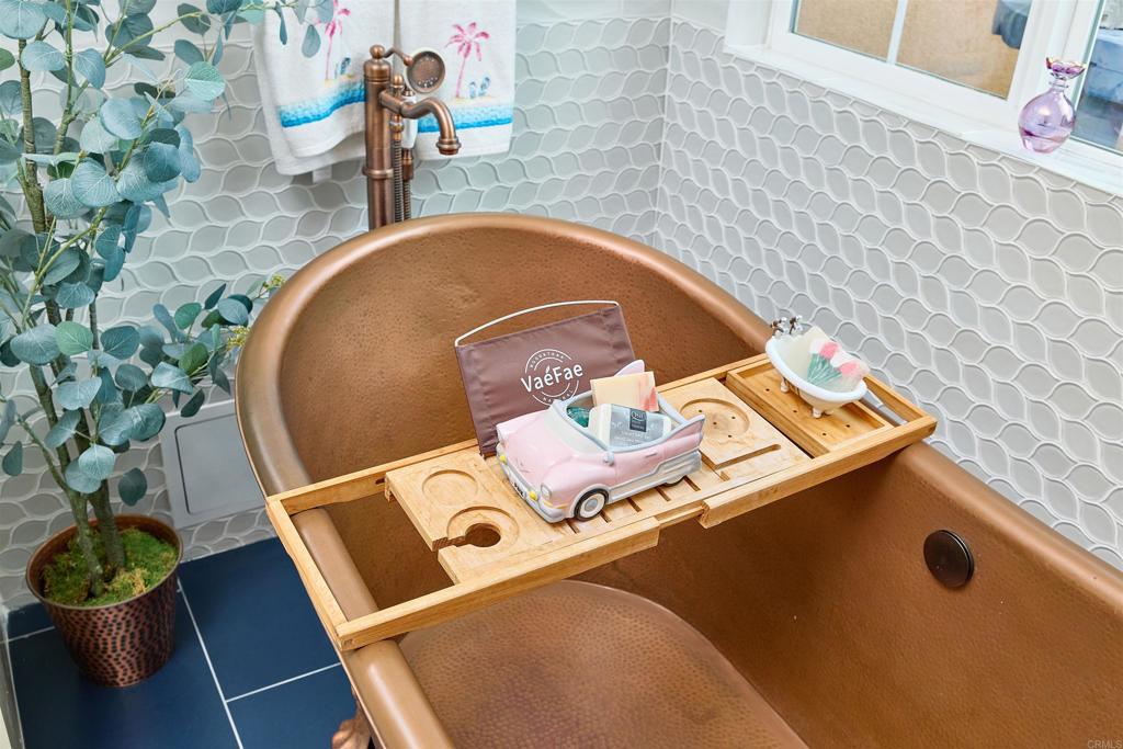 2744 Carlsbad Blvd. 204