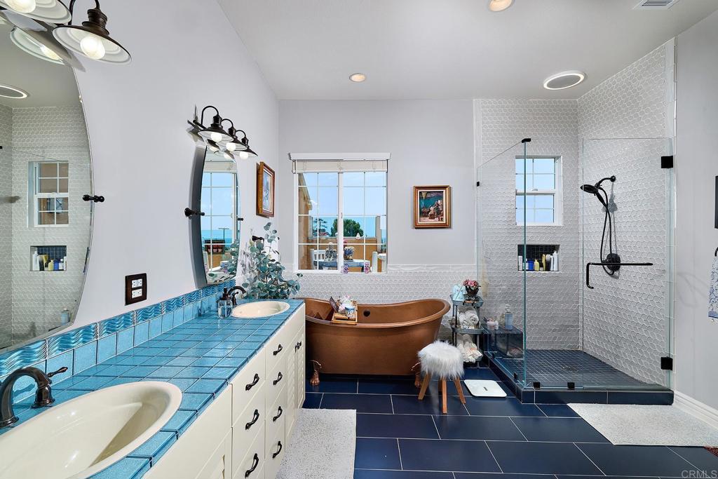 2744 Carlsbad Blvd. 204