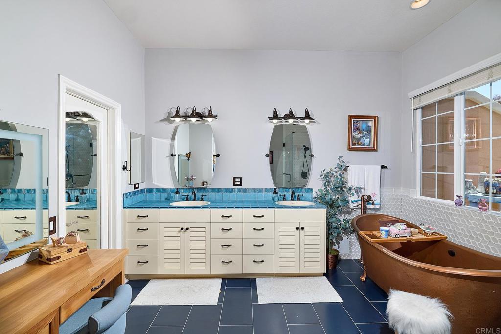 2744 Carlsbad Blvd. 204