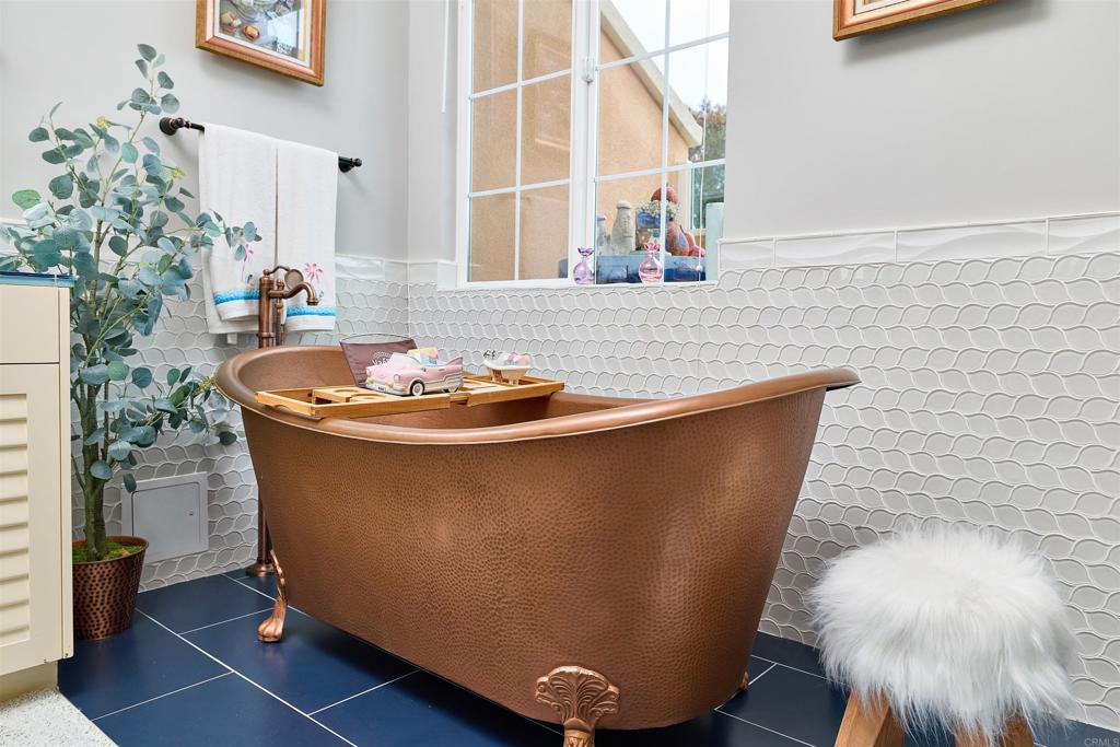 2744 Carlsbad Blvd. 204