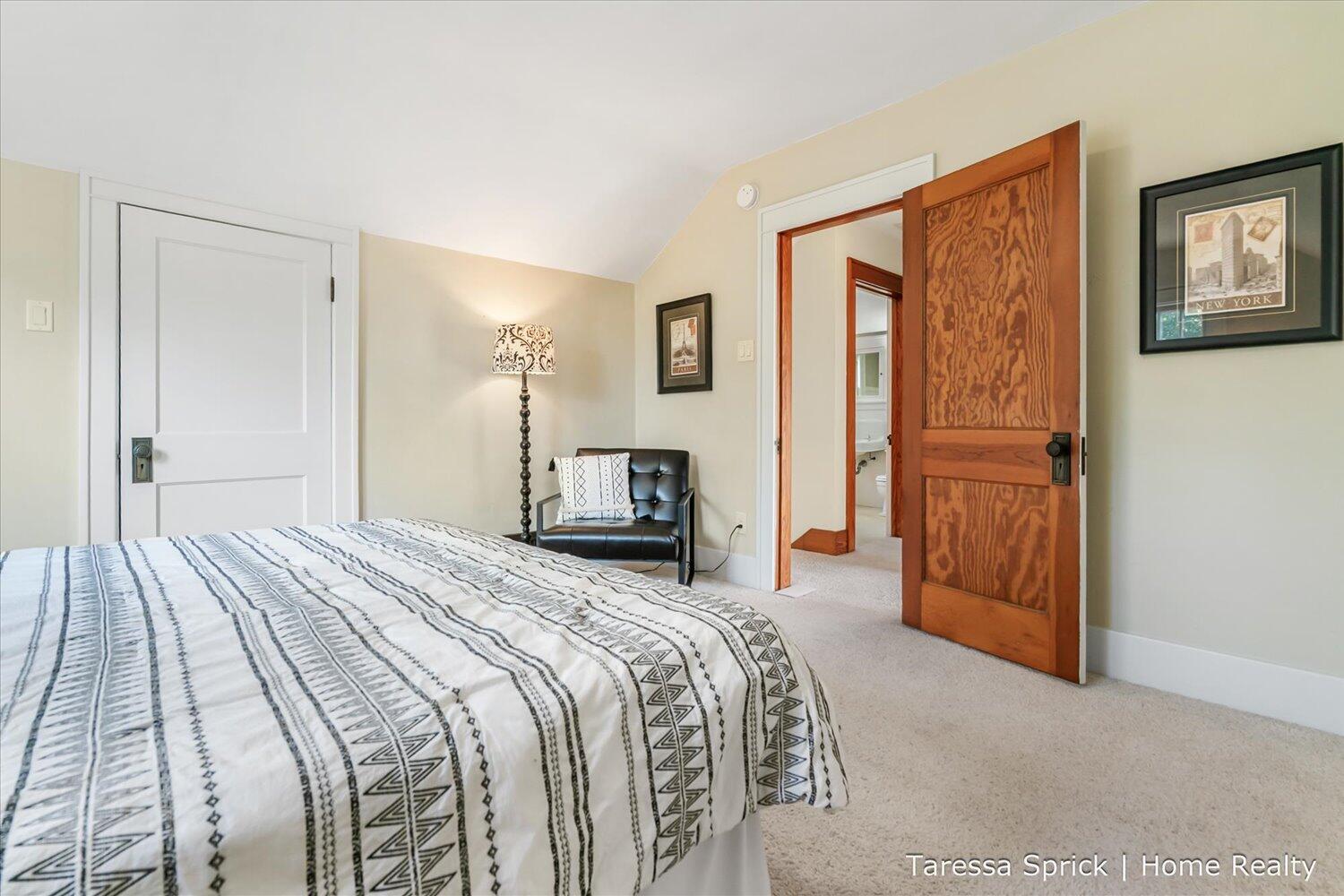 223 W 15th Street