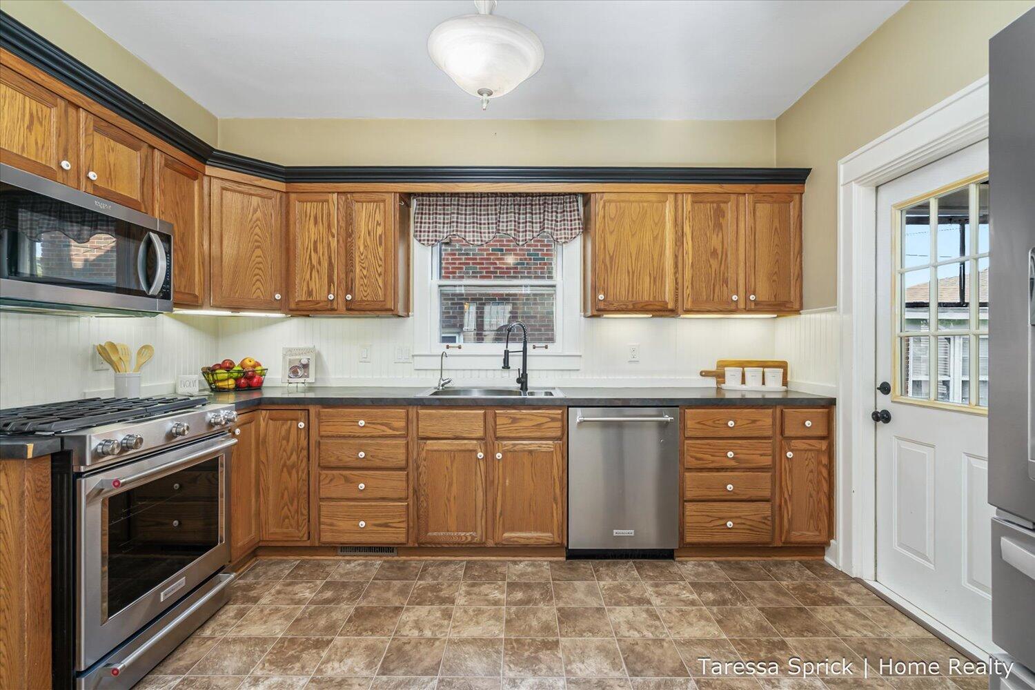 223 W 15th Street