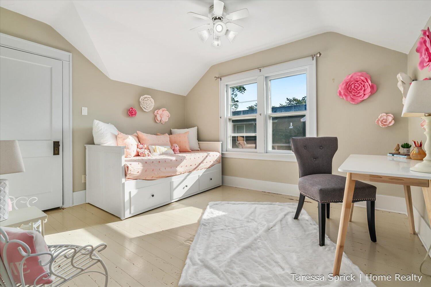 223 W 15th Street