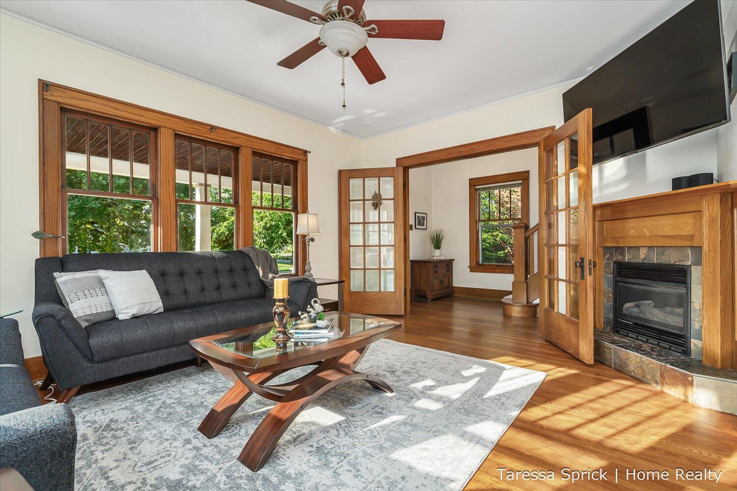 223 W 15th Street