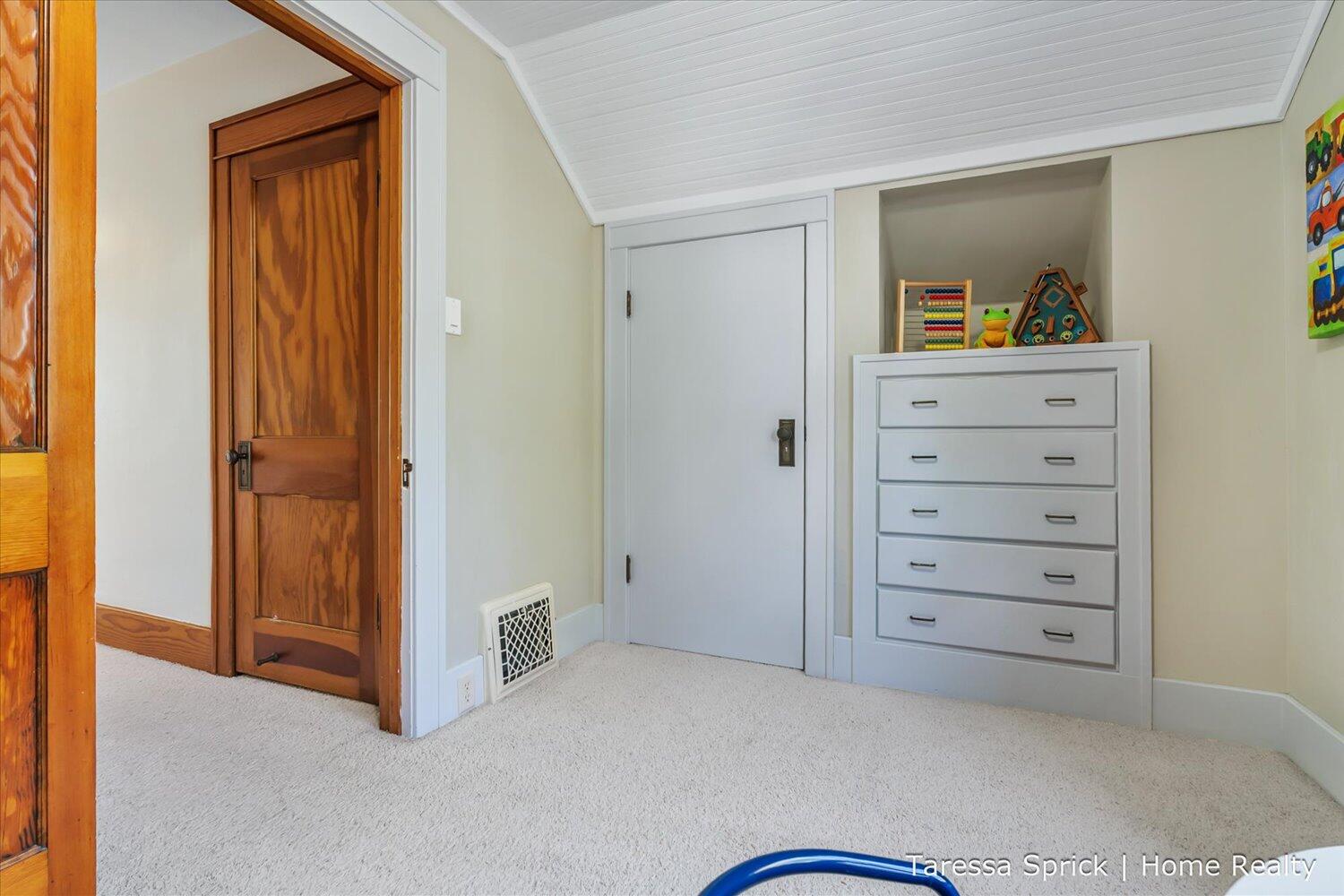 223 W 15th Street