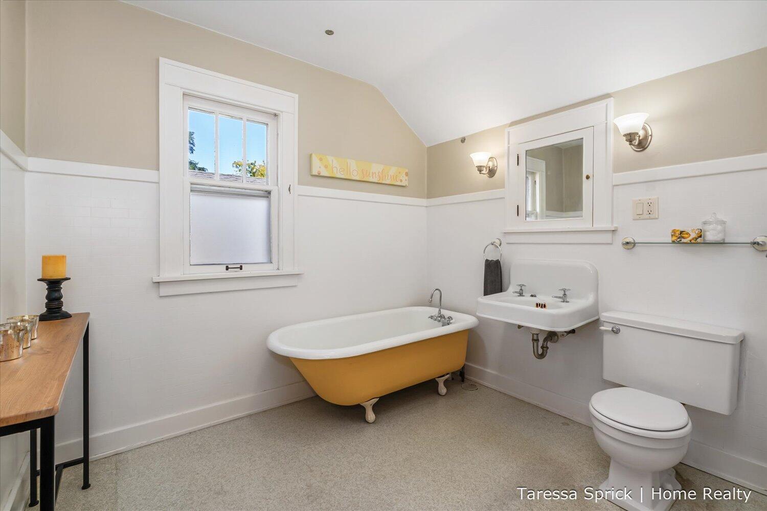 223 W 15th Street