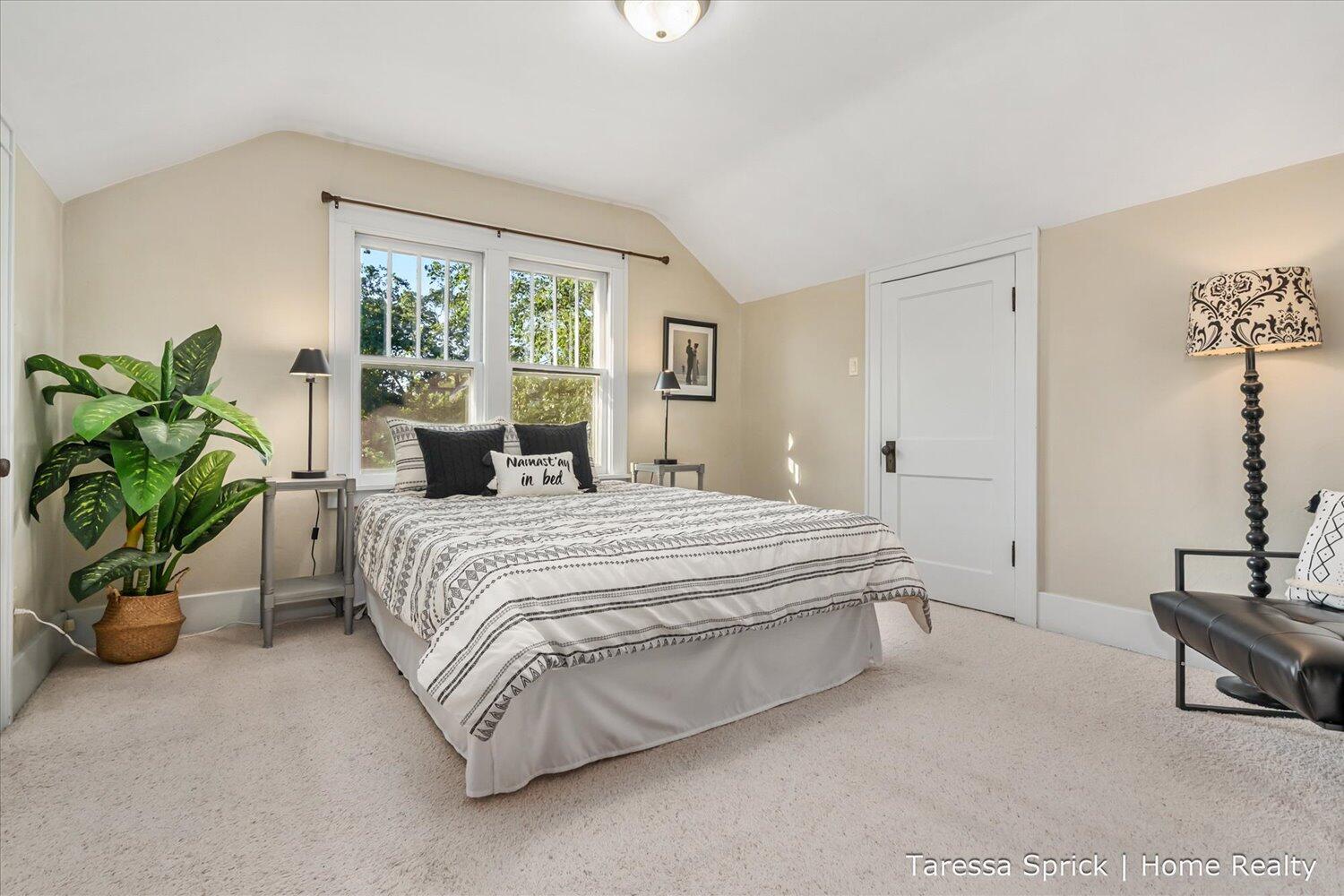 223 W 15th Street