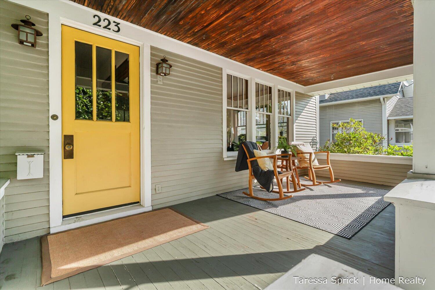 223 W 15th Street