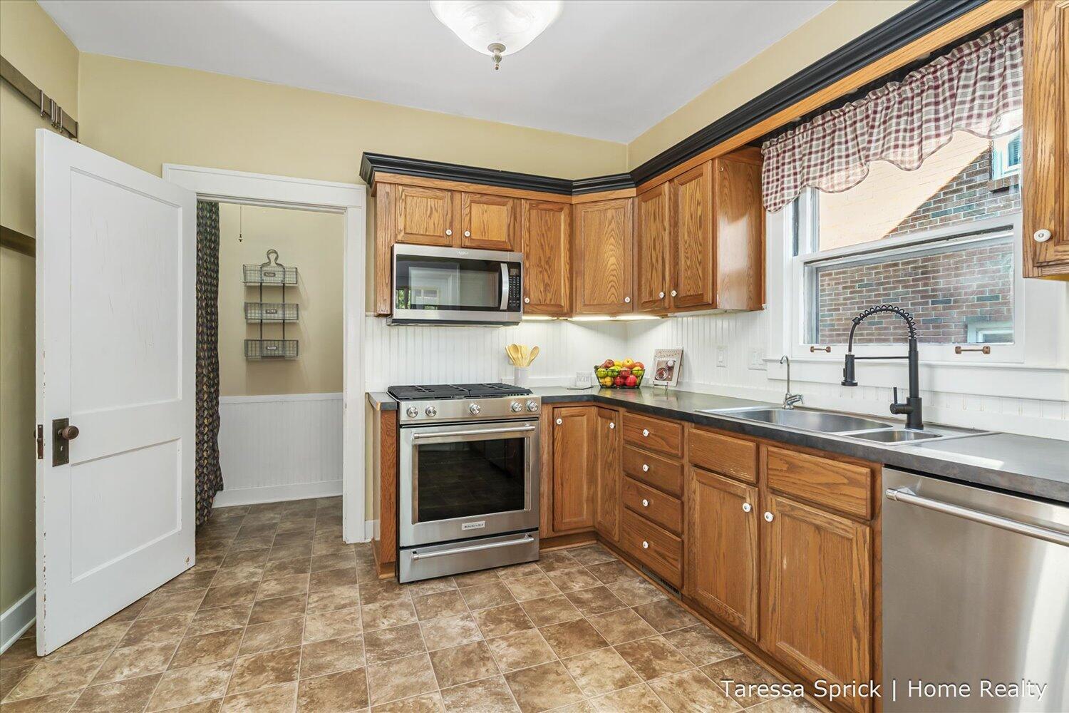 223 W 15th Street