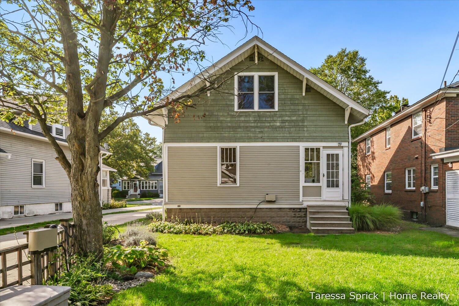 223 W 15th Street