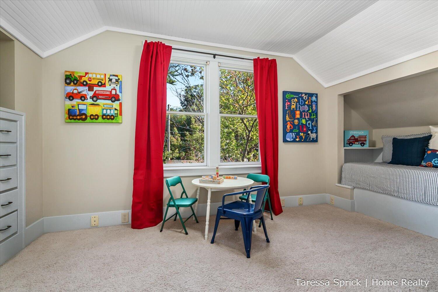 223 W 15th Street