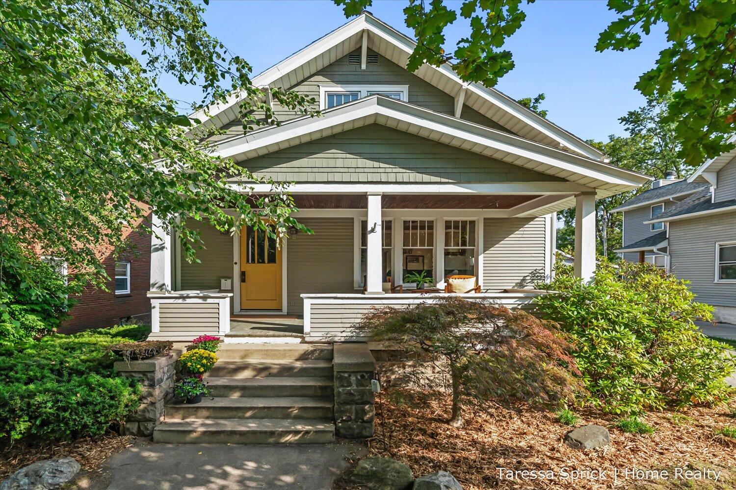 223 W 15th Street