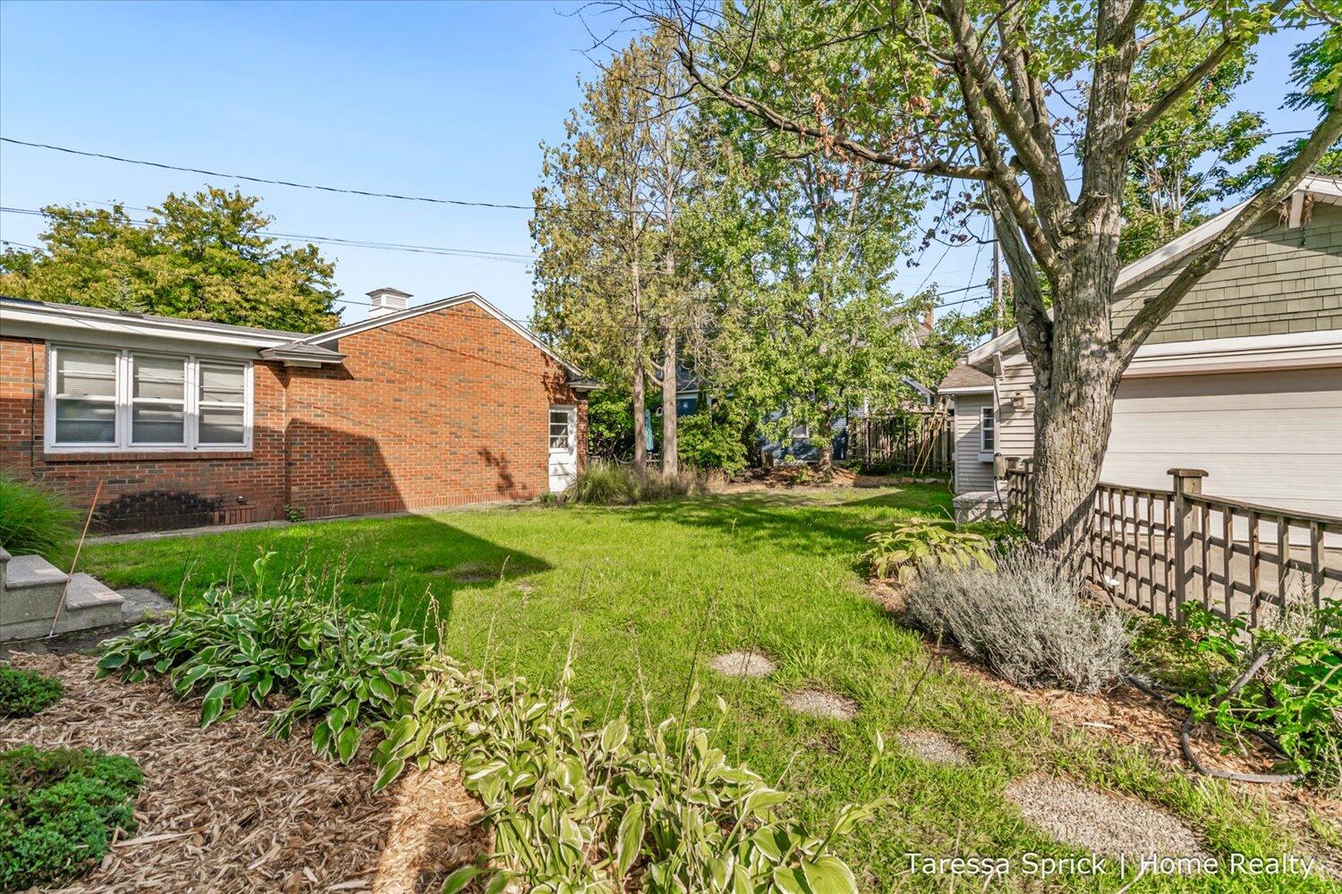 223 W 15th Street
