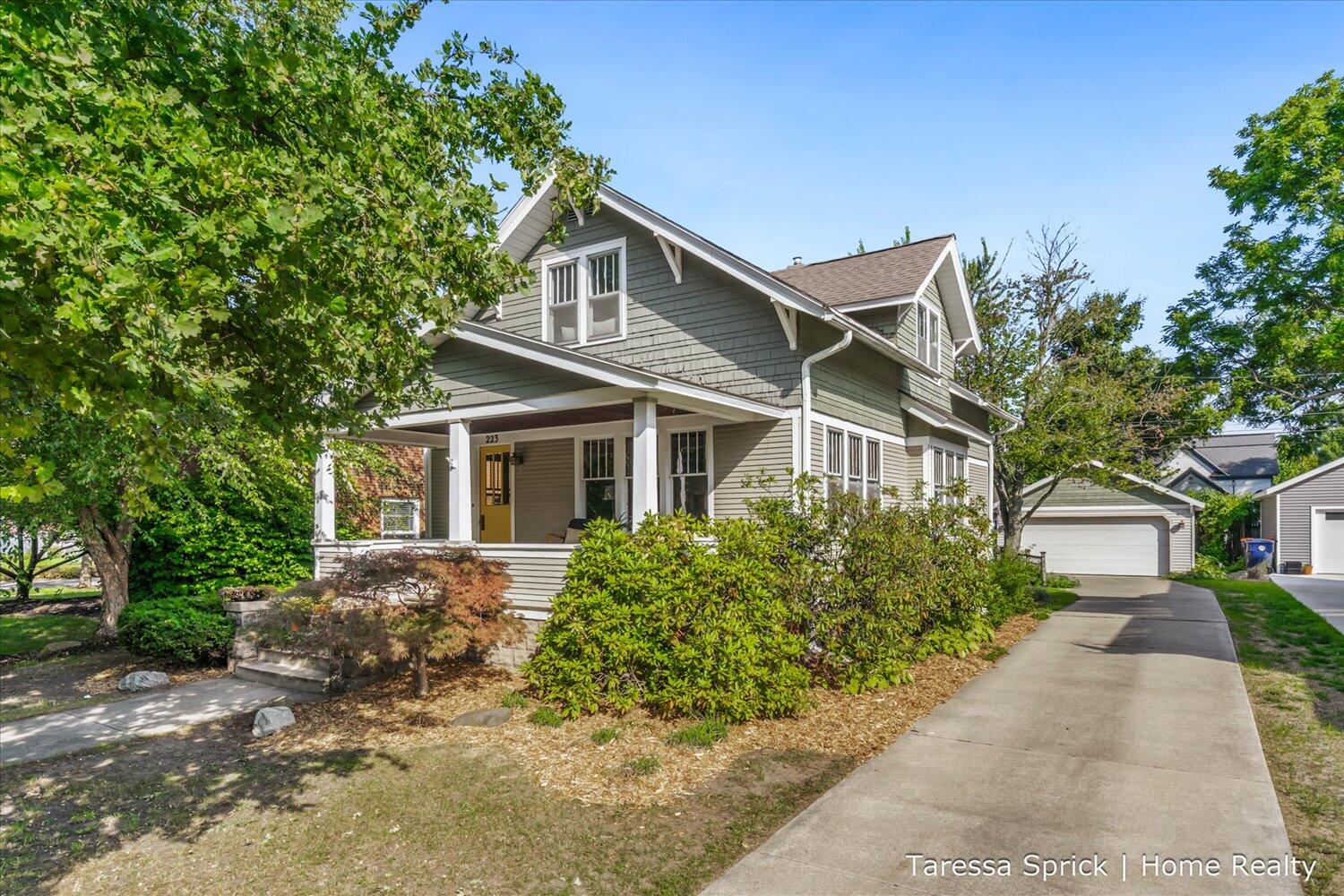 223 W 15th Street