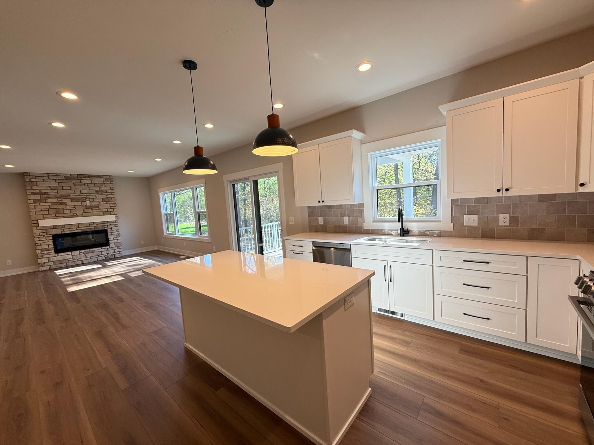 404 Sabine Drive 9