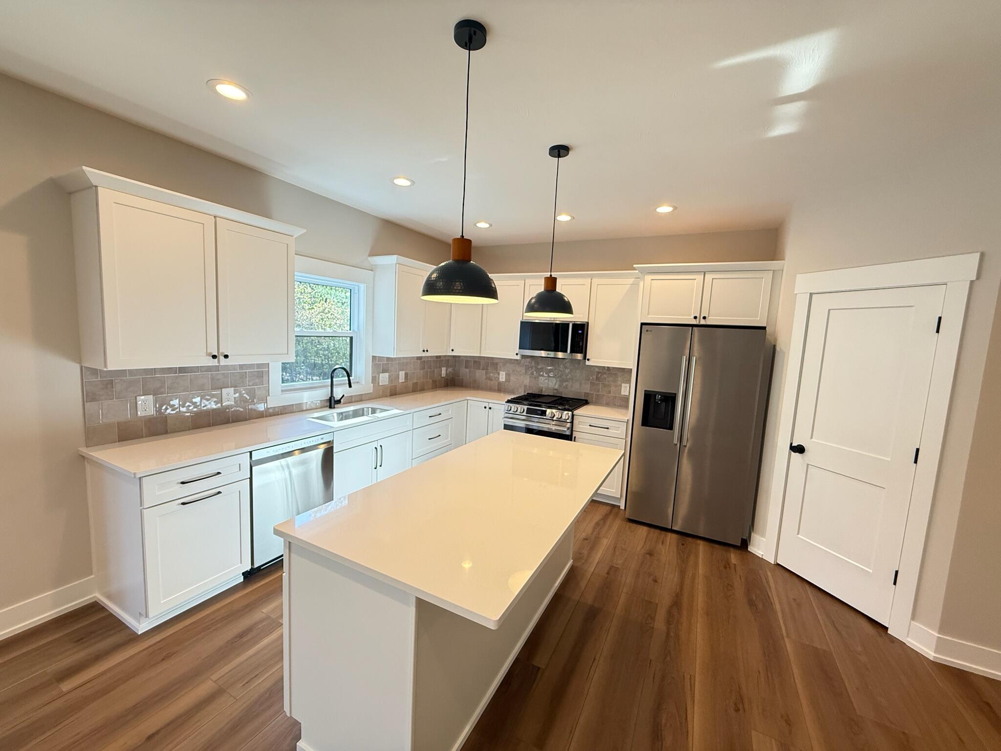 404 Sabine Drive 9
