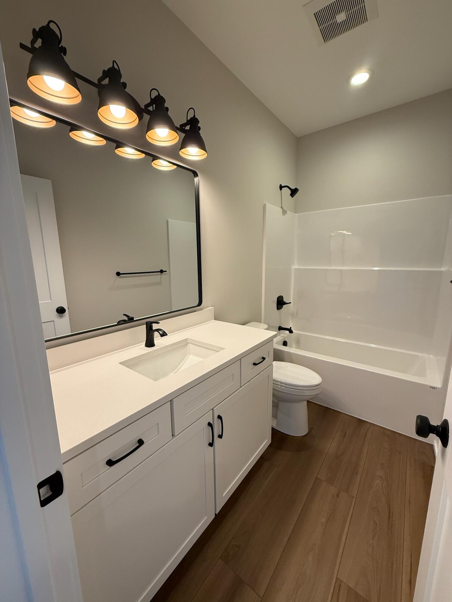 404 Sabine Drive 9
