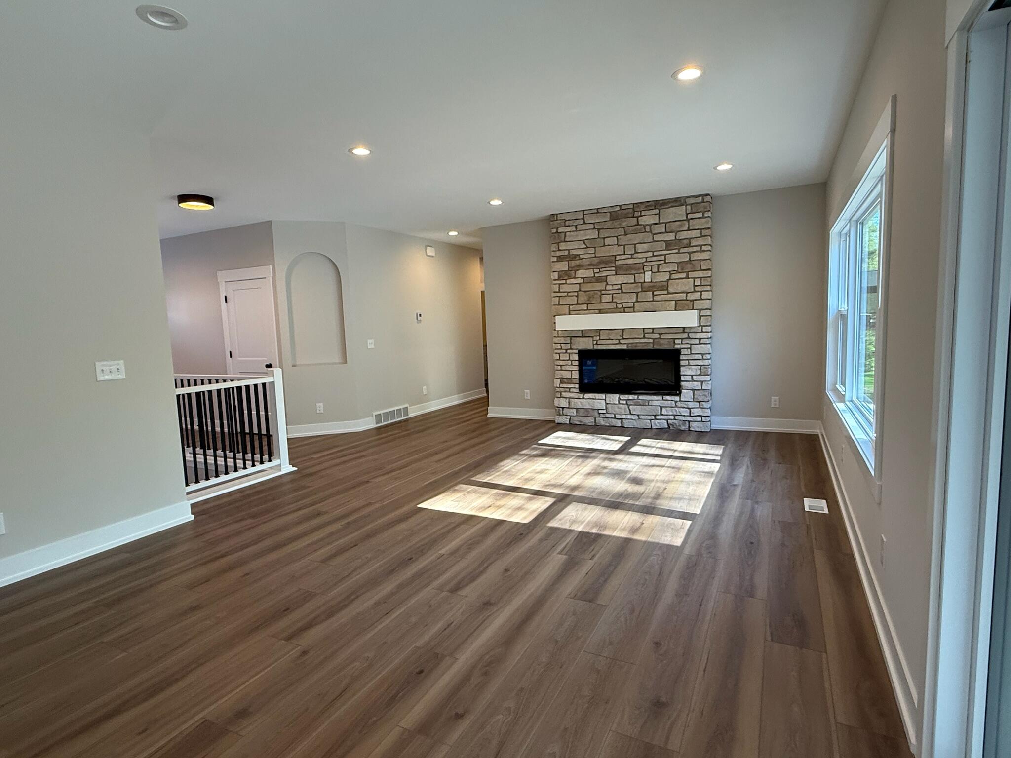 404 Sabine Drive 9