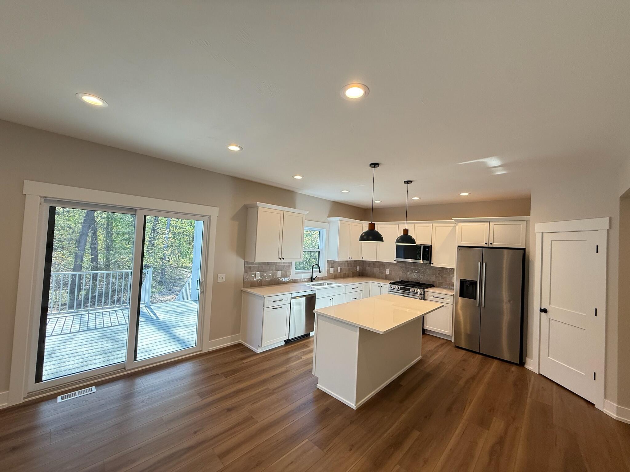404 Sabine Drive 9