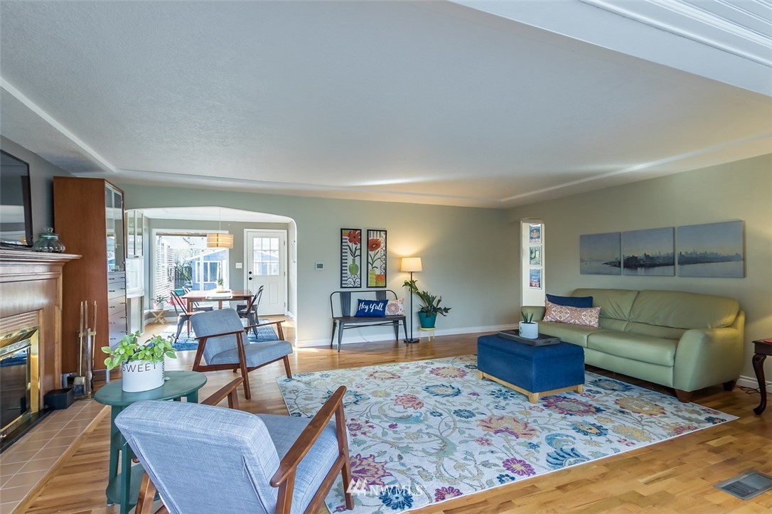 2130 N Bennett Street , -2914