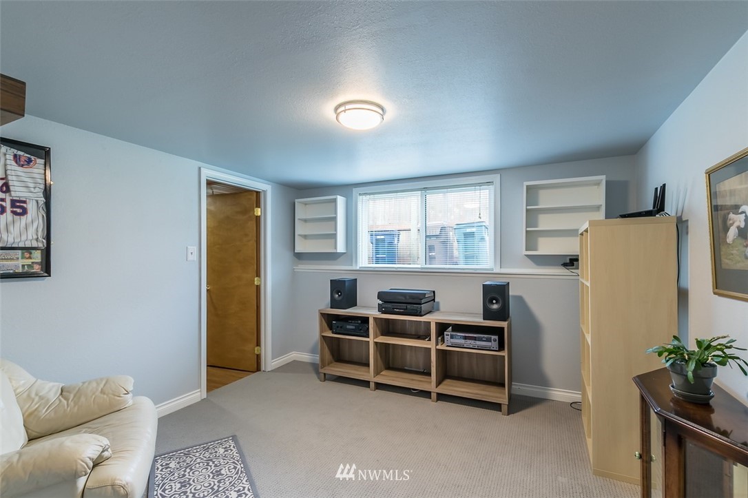 2130 N Bennett Street , -2914
