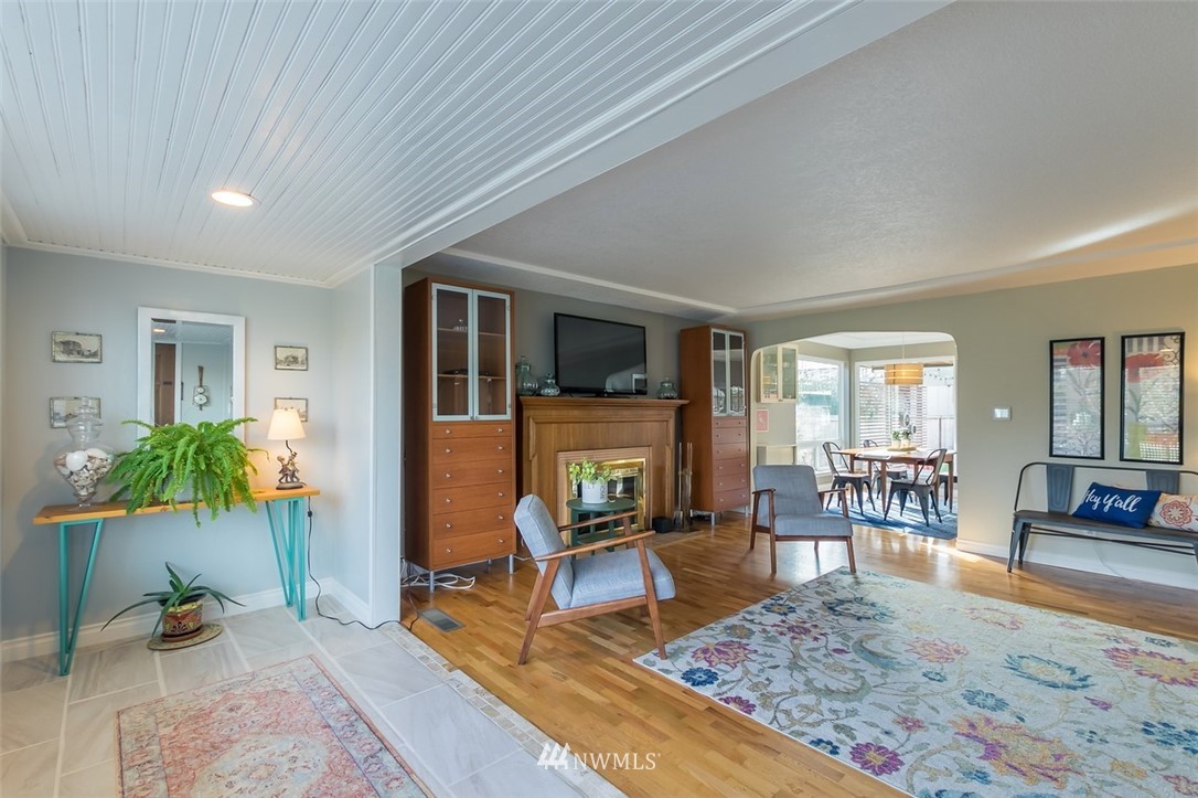2130 N Bennett Street , -2914