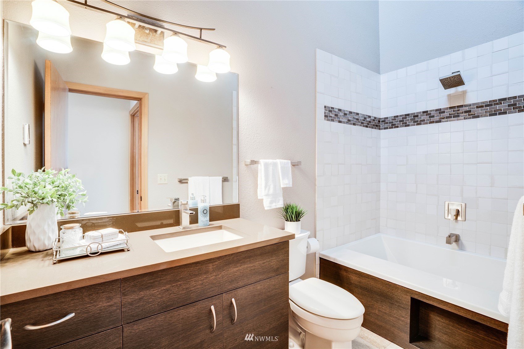 5624 Green Hills Avenue NE