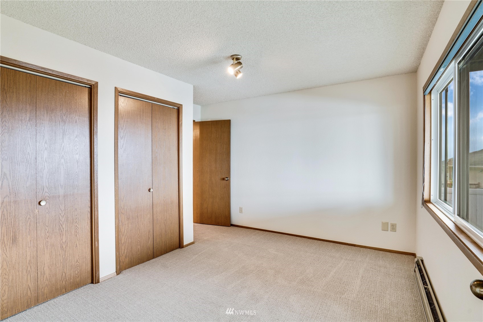 5624 Green Hills Avenue NE