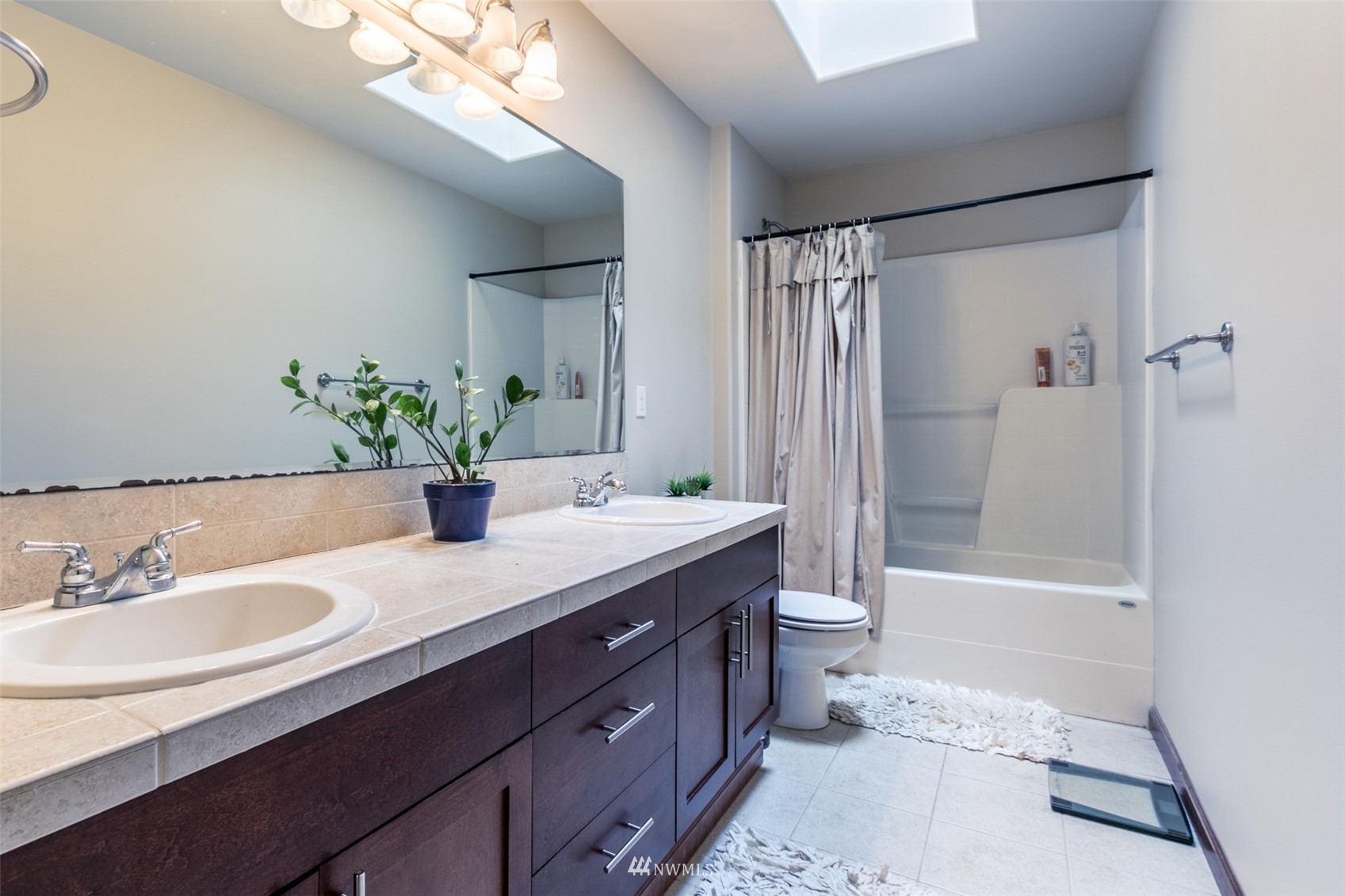 1514 Daffodil Avenue NE