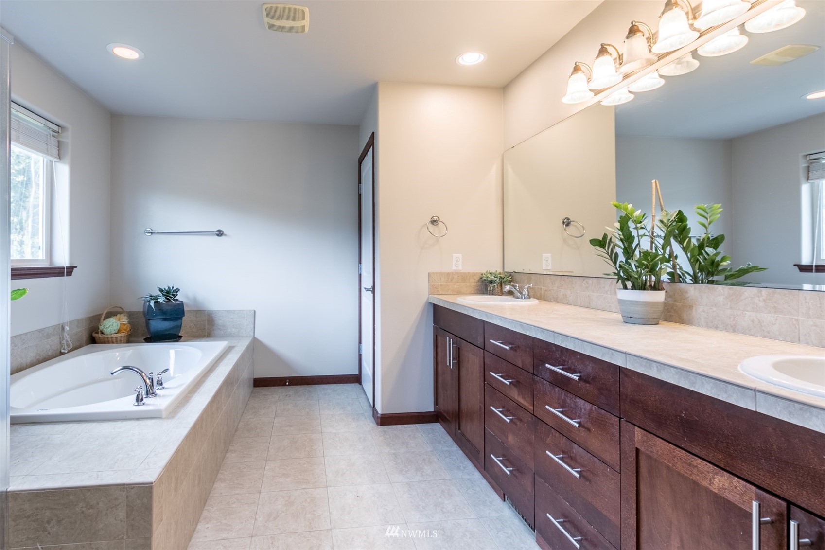 1514 Daffodil Avenue NE