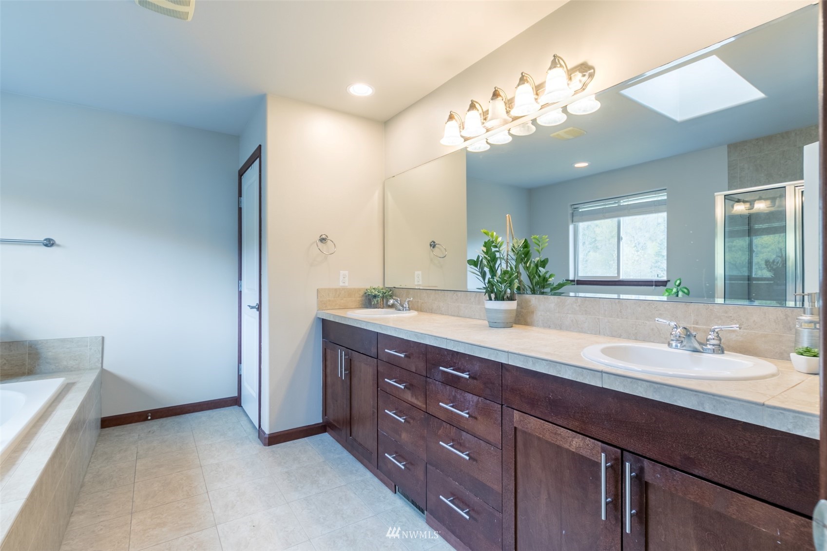 1514 Daffodil Avenue NE