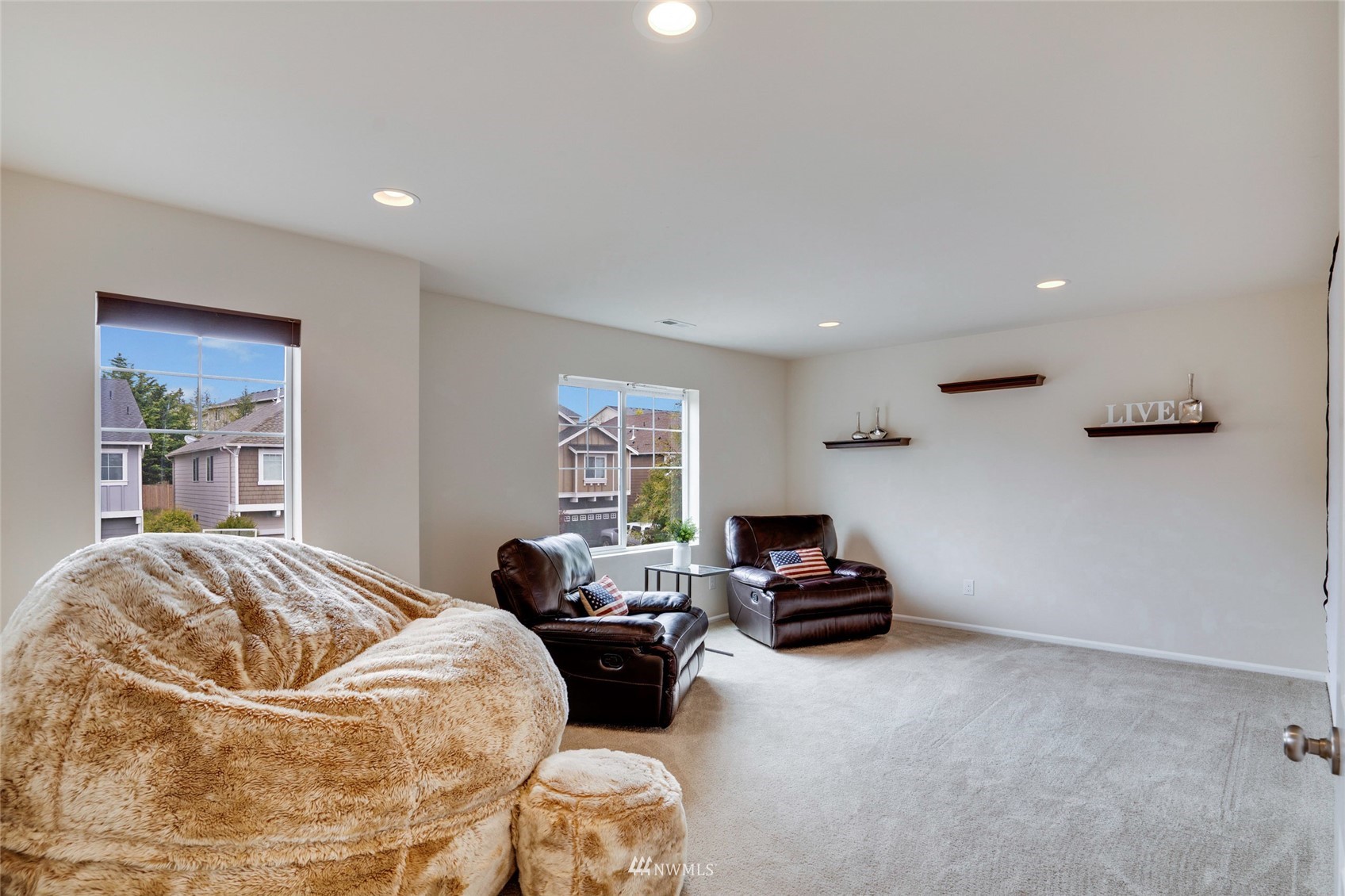 7021 Raptor Avenue NE