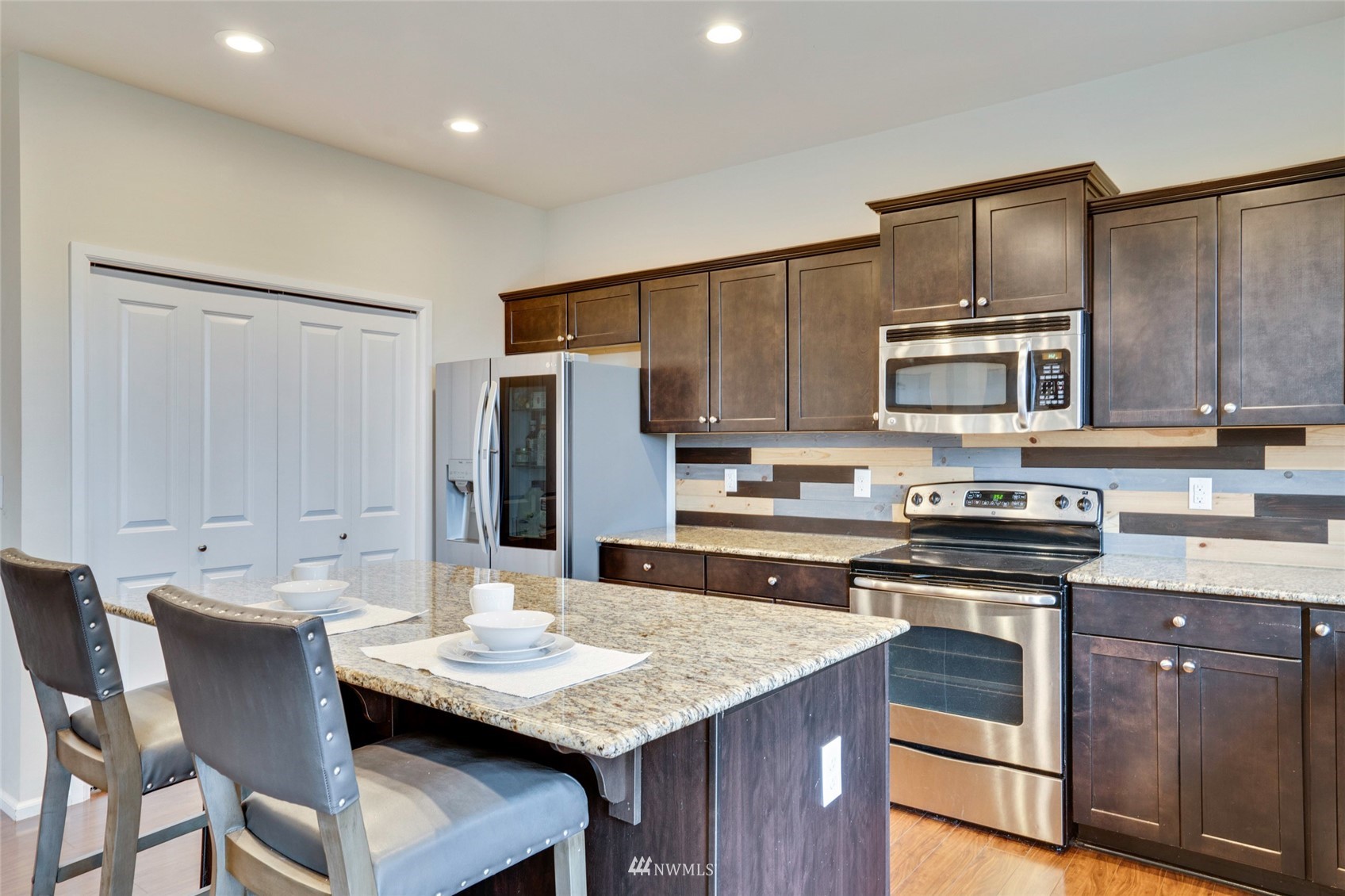 7021 Raptor Avenue NE