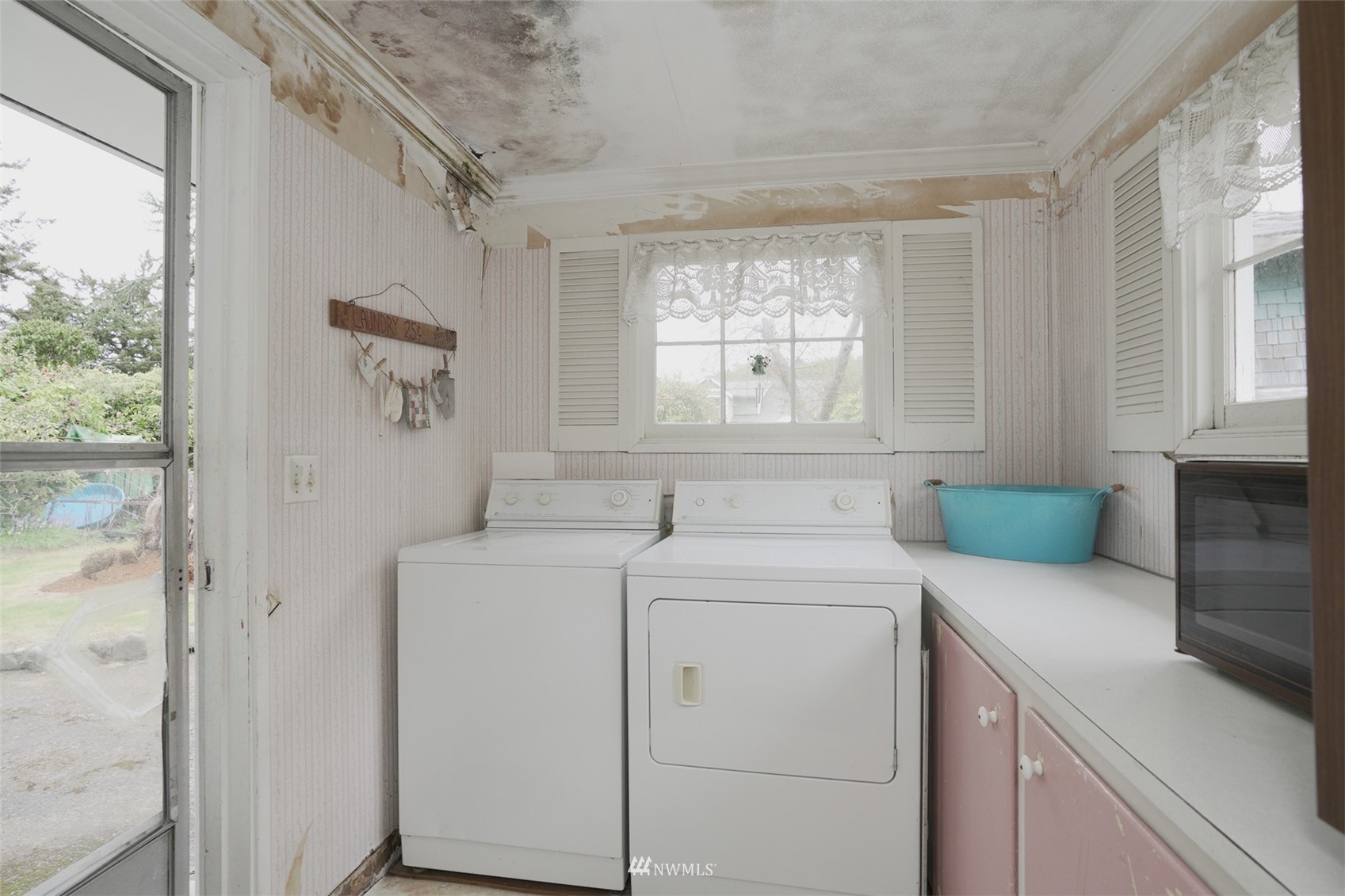 2235 Day Island Boulevard W